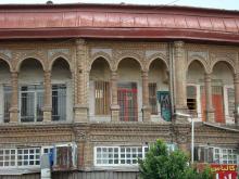 نمای نزدیک بافت قدیم میدان مولوی - تهران - 1395